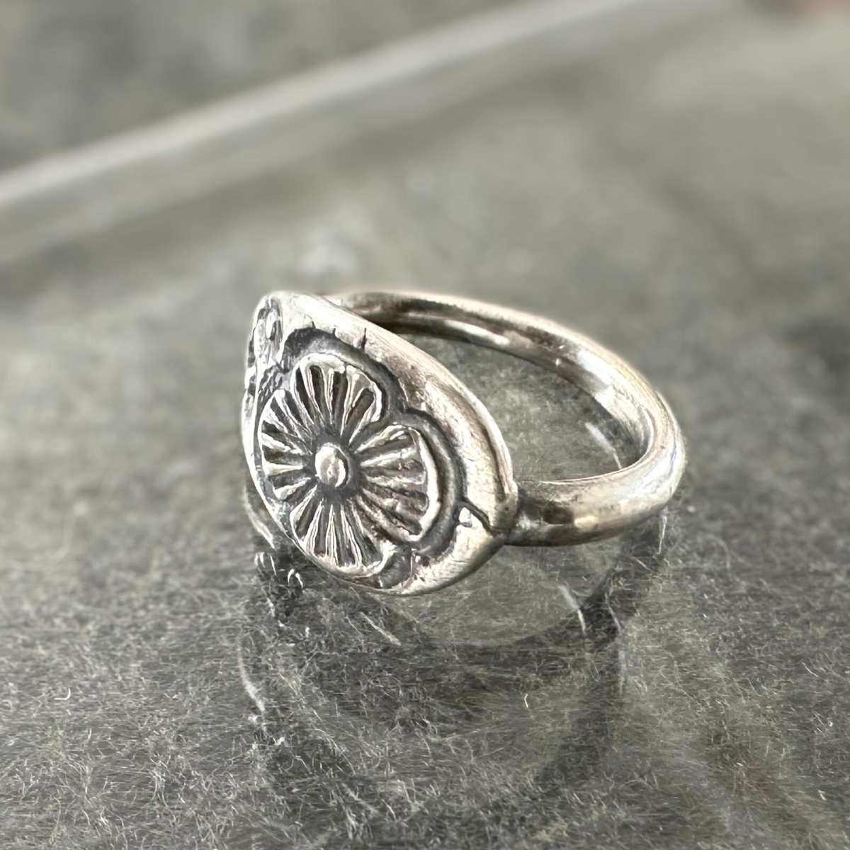 ピンキーリング 指輪 シルバー 太め ごつめ レディース シンプル 2号 3号 4号 5号 P0011/ひもスタンプ燻し