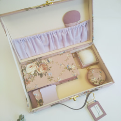 ミッキー様オーダーご依頼作品です カルトナージュ裁縫箱(大) 再販 トランク型お裁縫箱とお裁縫道具、ソーイングセット