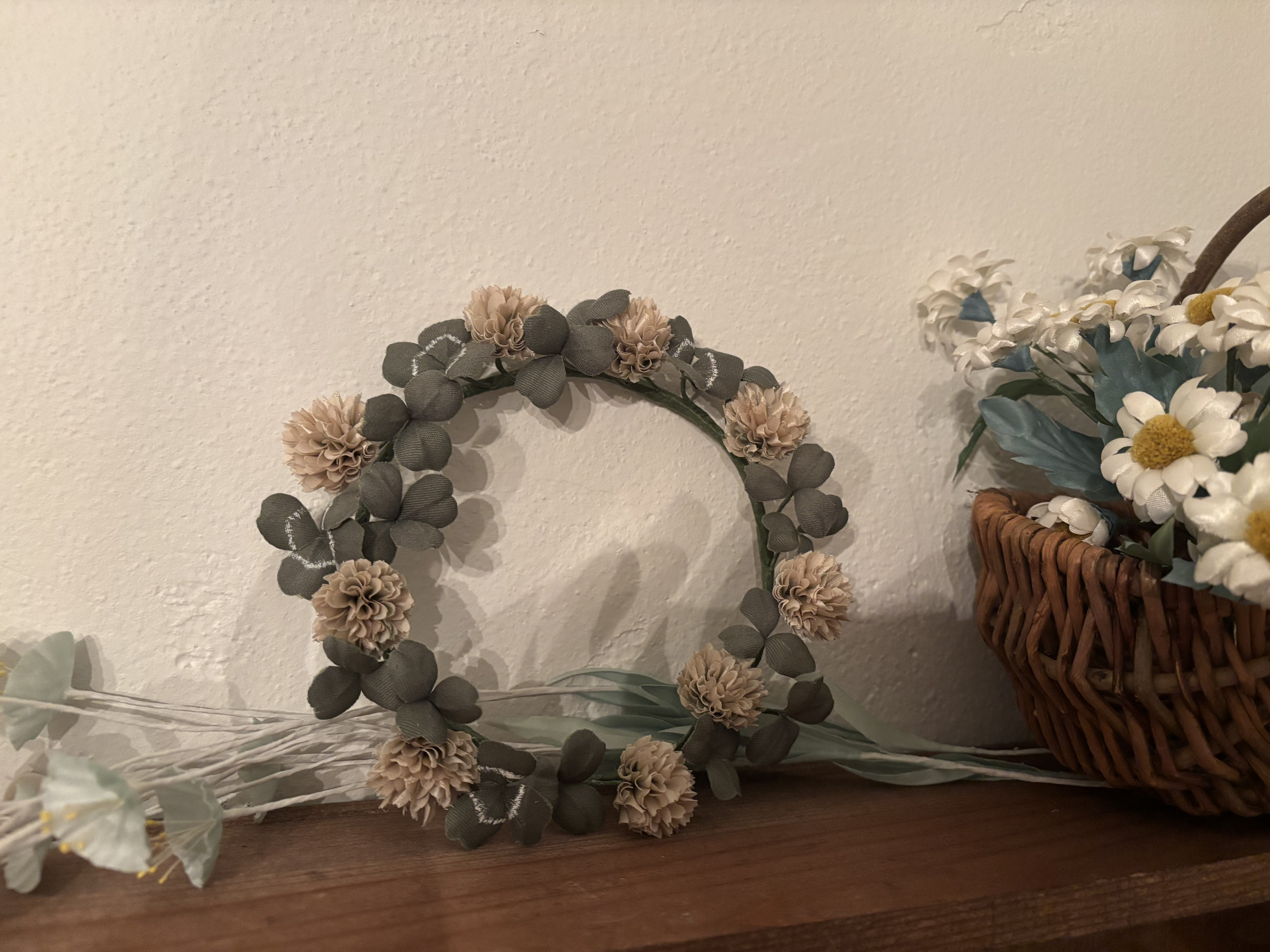 シロツメグサとクローバーのリース