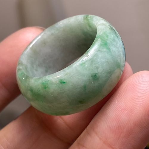 L11-06 緑花 25.5号 ミャンマー産天然 A貨 本翡翠 くりぬき リング