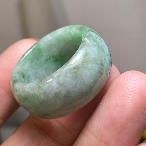 L11-06 緑花 25.5号 ミャンマー産天然 A貨 本翡翠 くりぬき リング