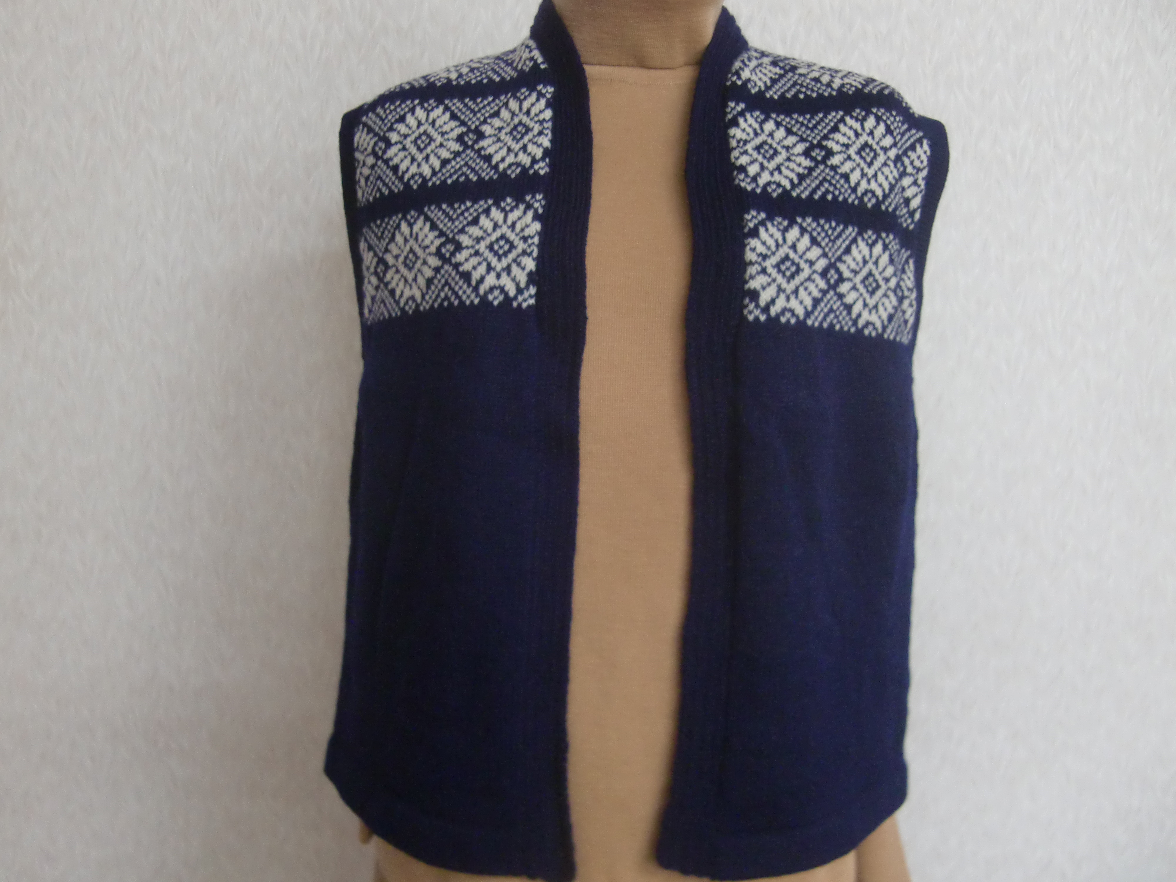 ★編込み前開き純毛ベスト　1点物　送料無料！★