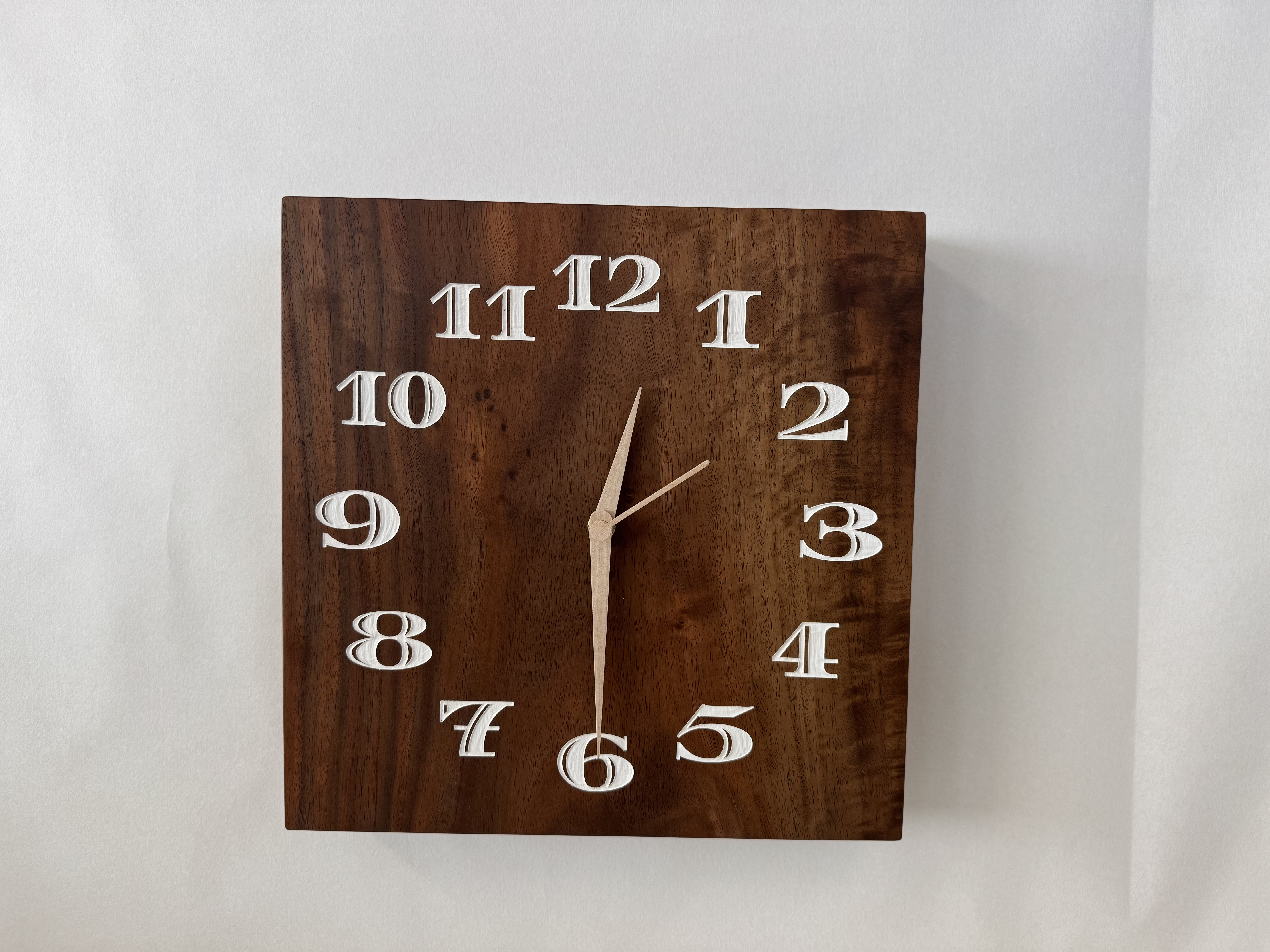 木の時計＜クラロウォールナット＞　壁掛け電波時計　wnc-1158