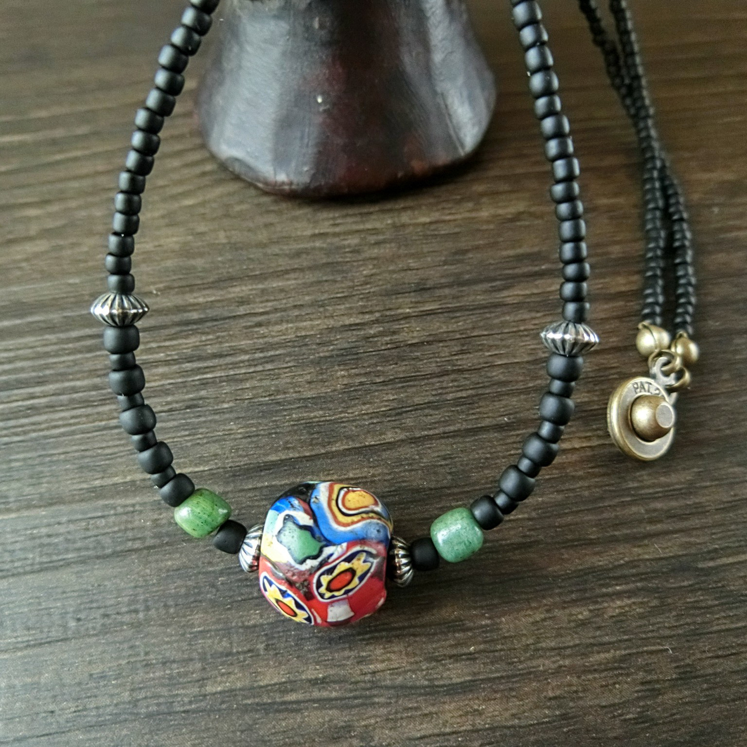 モレッティ製ミルフィオリとナバホパール、インドパシフィックビーズのネックレス