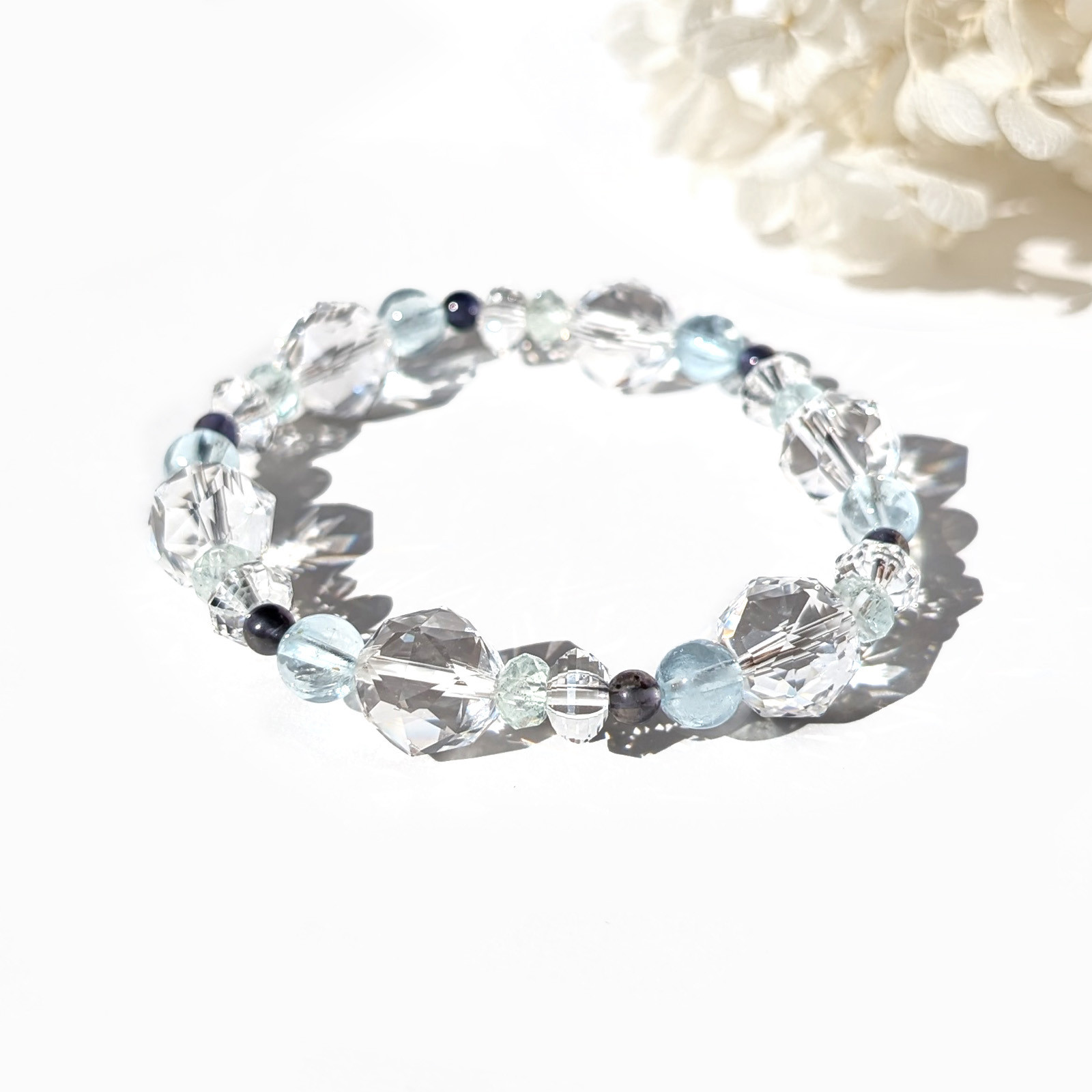 Hanakanmuri／一点もの 水晶×アクアマリン×アイオライト 花かんむりブレスレット