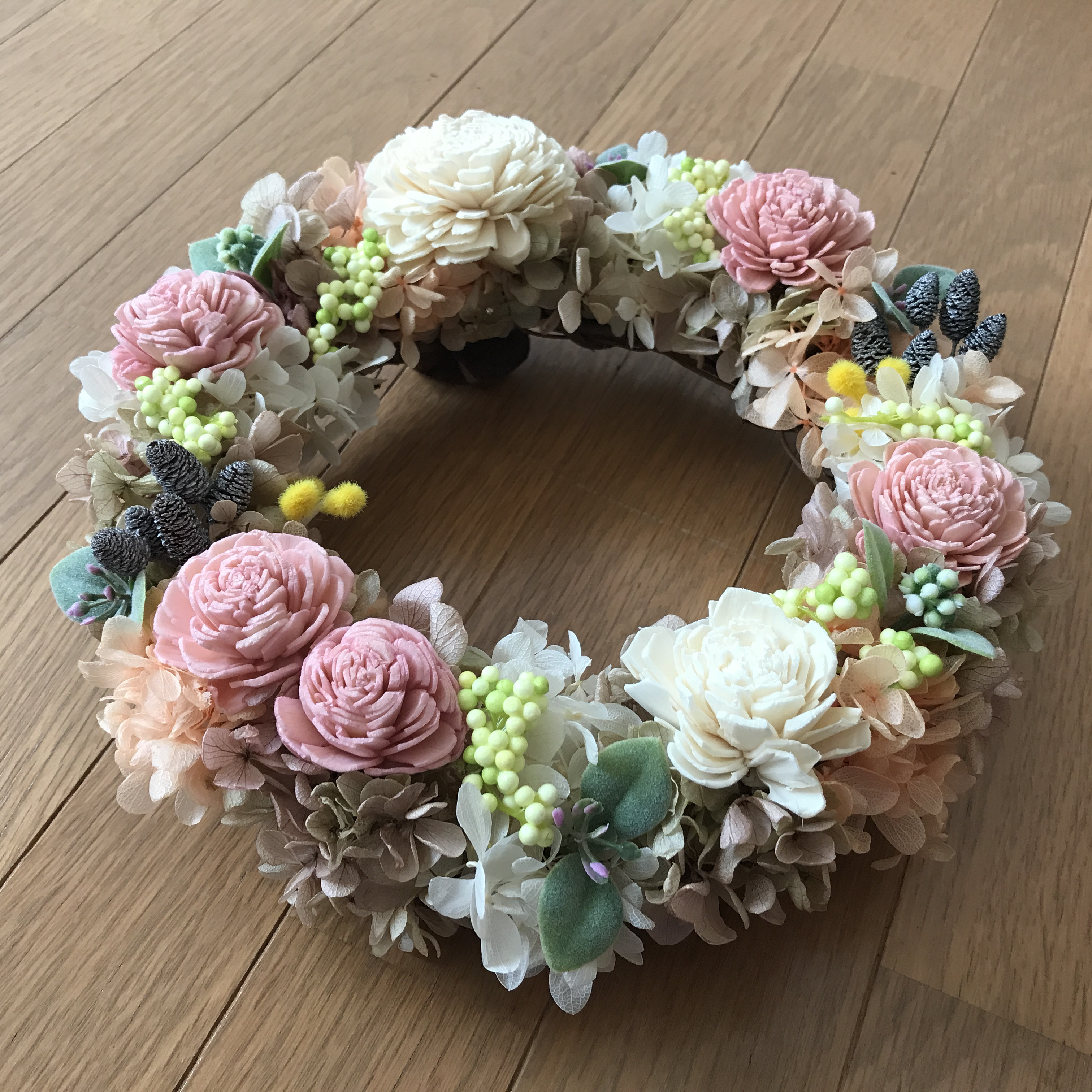 《新作》️プリザーブドアジサイとソラローズのくすみピンクの優しいリース（受注制作）