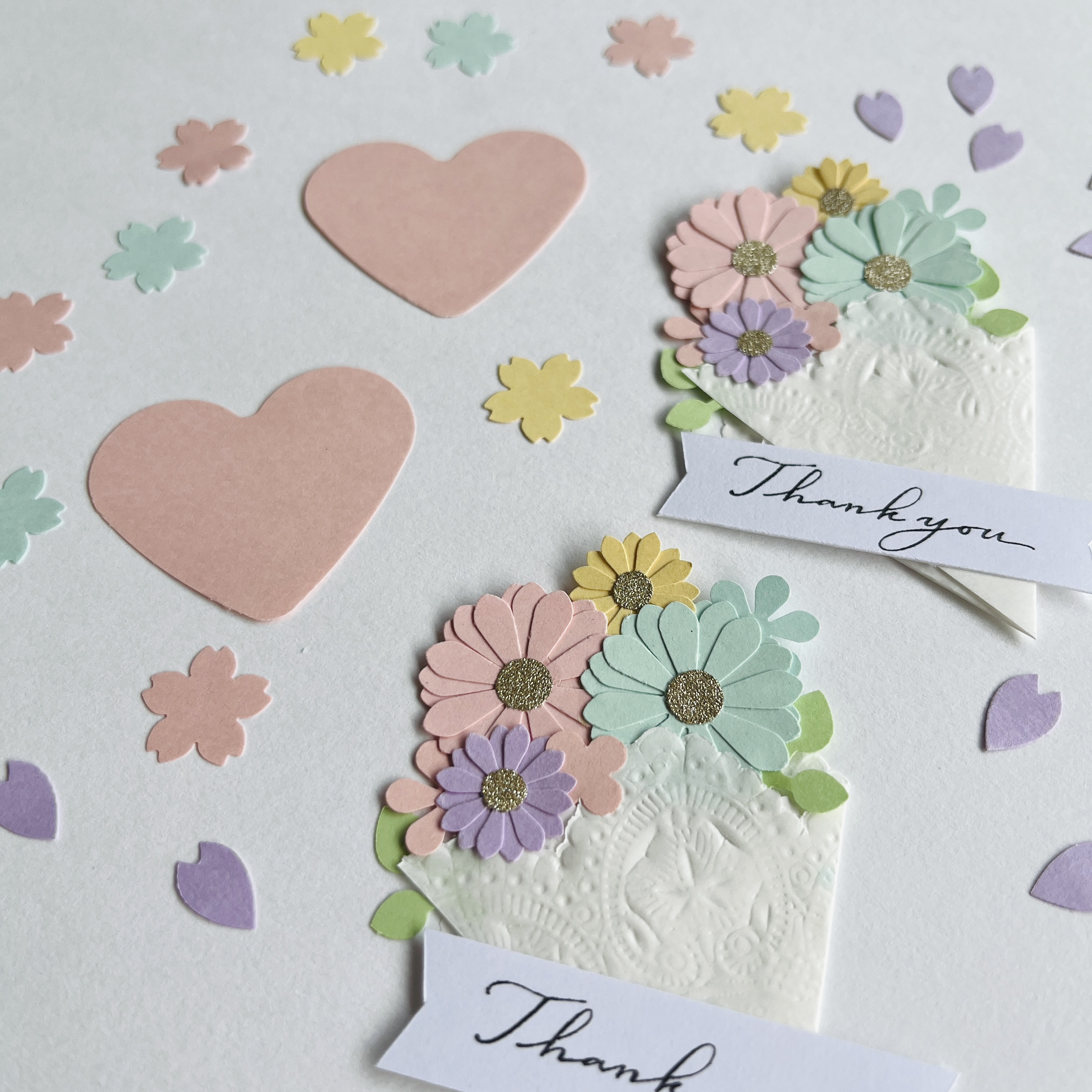 ピンク花束　ブーケ　クラフトパンチ　アルバム素材　寄せ書き　色紙退職卒業 マカロンカラー花束 ブーケ クラフトパンチ アルバム素材 寄せ書き