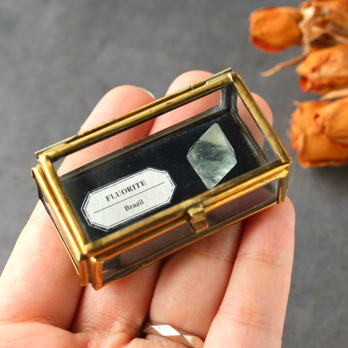 八面体のフローライト 鉱物 標本 ミニチュア 蛍石 蒐集 天然石 原石