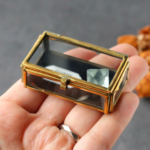 八面体のフローライト 鉱物 標本 ミニチュア 蛍石 蒐集 天然石 原石