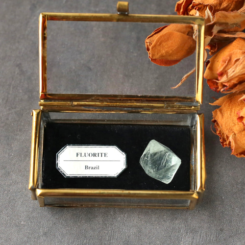 八面体のフローライト 鉱物 標本 ミニチュア 蛍石 蒐集 天然石 原石