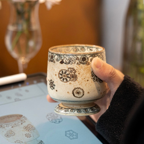 青花花鳥文様提梁壺 装飾品 工芸品 美術品 置物 乾隆花鳥図紋蓋缶 工芸品 陶磁器 装飾品 花瓶 花器 美品 美術品