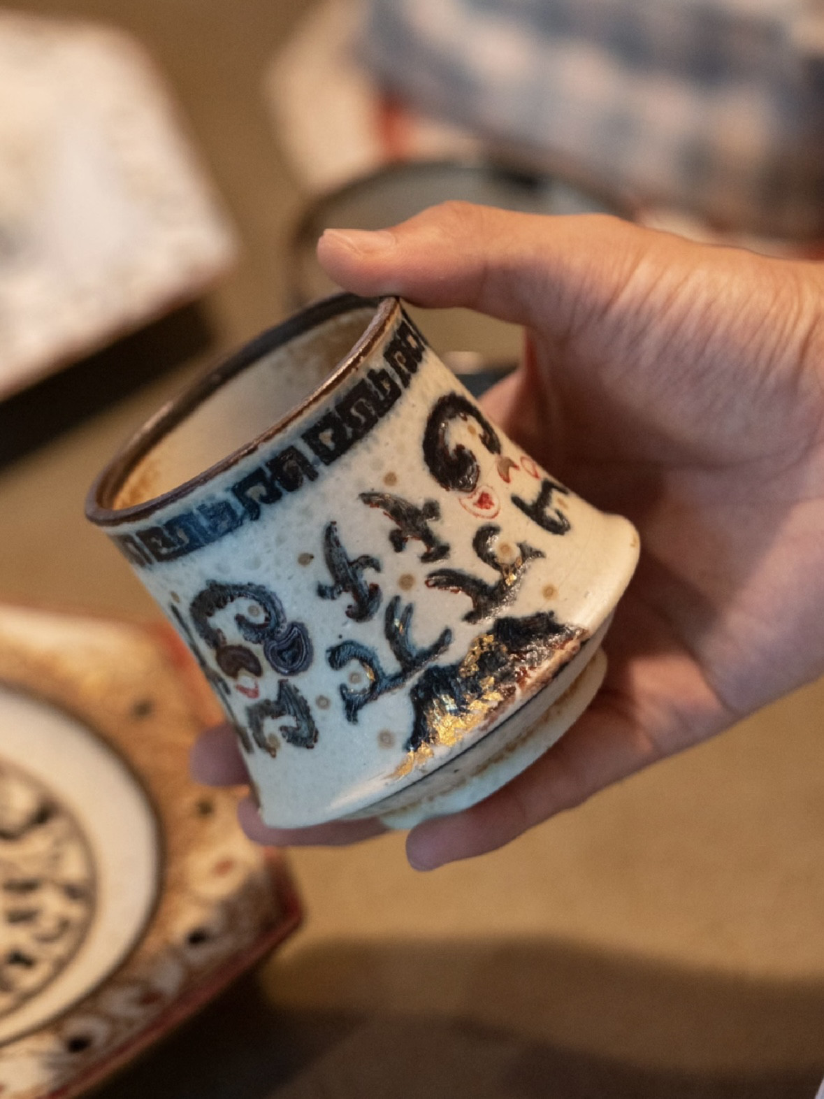 詩瓷集 青花磁器神人文・彫刻カップ良渚文化時期に起源を持つ新石器時代の代表的な装飾紋様景徳鎮製 240ml