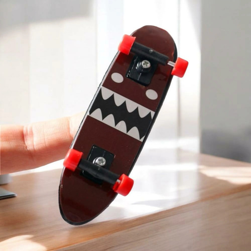 ミニチュアのスケートボード ミニチュアスケートボード 1点 ミニチュアスポーツ用品 ドールハウス