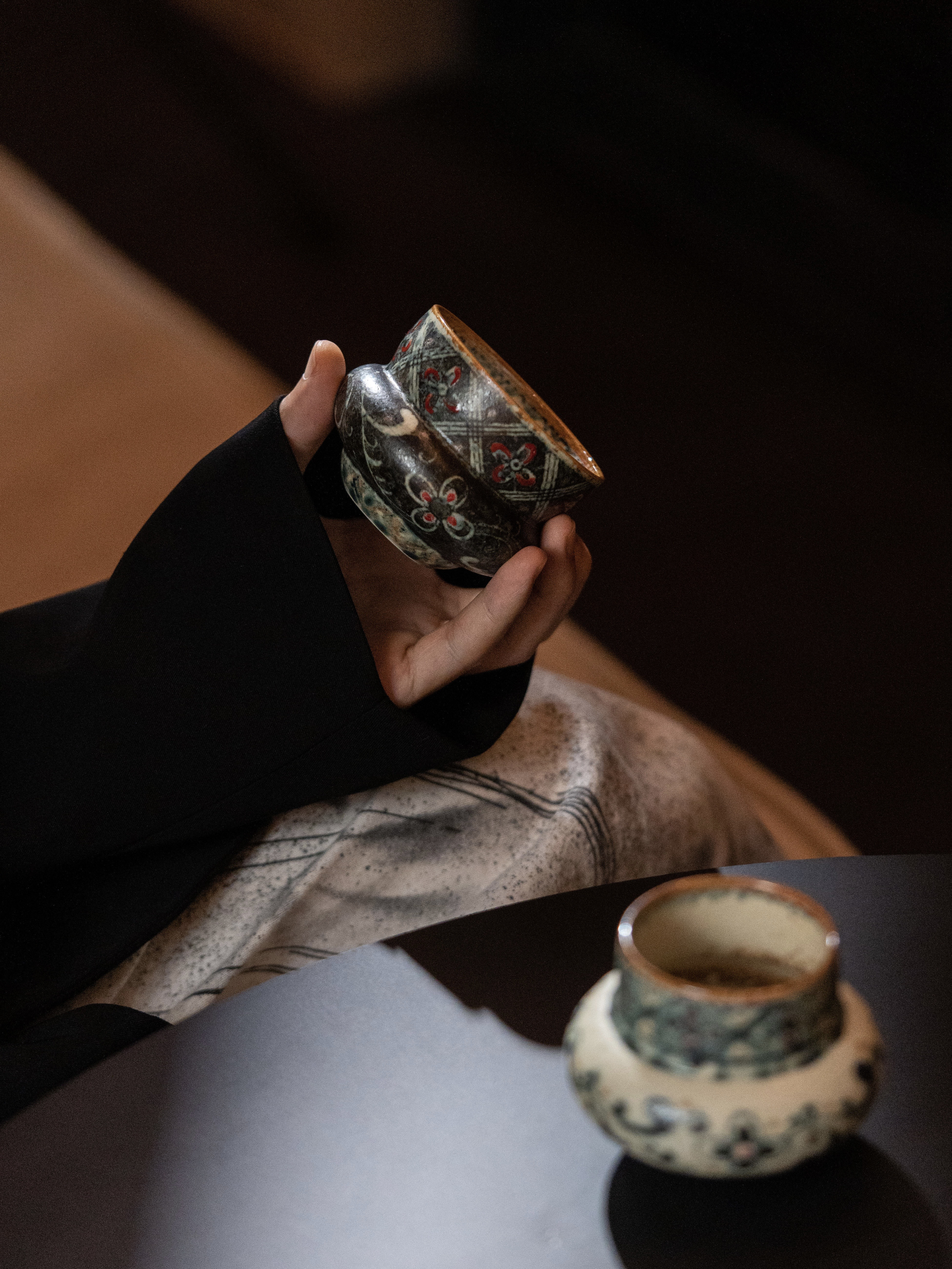 詩瓷集中国で人気のハンドメイド景徳鎮手描きの安南青花磁器花開見・黒白ペアカップ 150ml-160ml