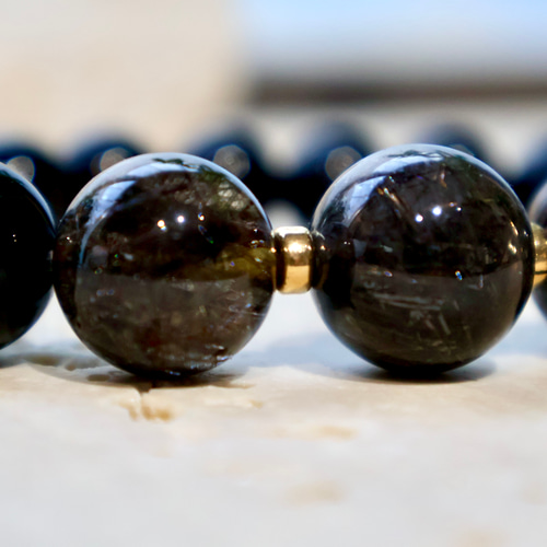 ❣漆黒のブレス♪レアなモリオンinルチルクォーツをメインに組んでみ