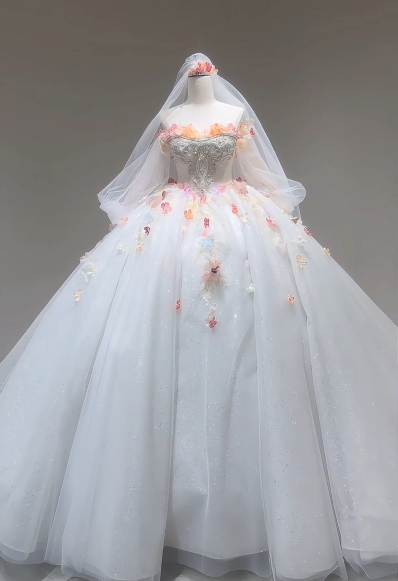 WEB限定　ふんわりチュール　白い　フラワー　カラフル　ビスチェライン　お花飾り　ウェディング挙式前撮り二次会ドレス夏婚