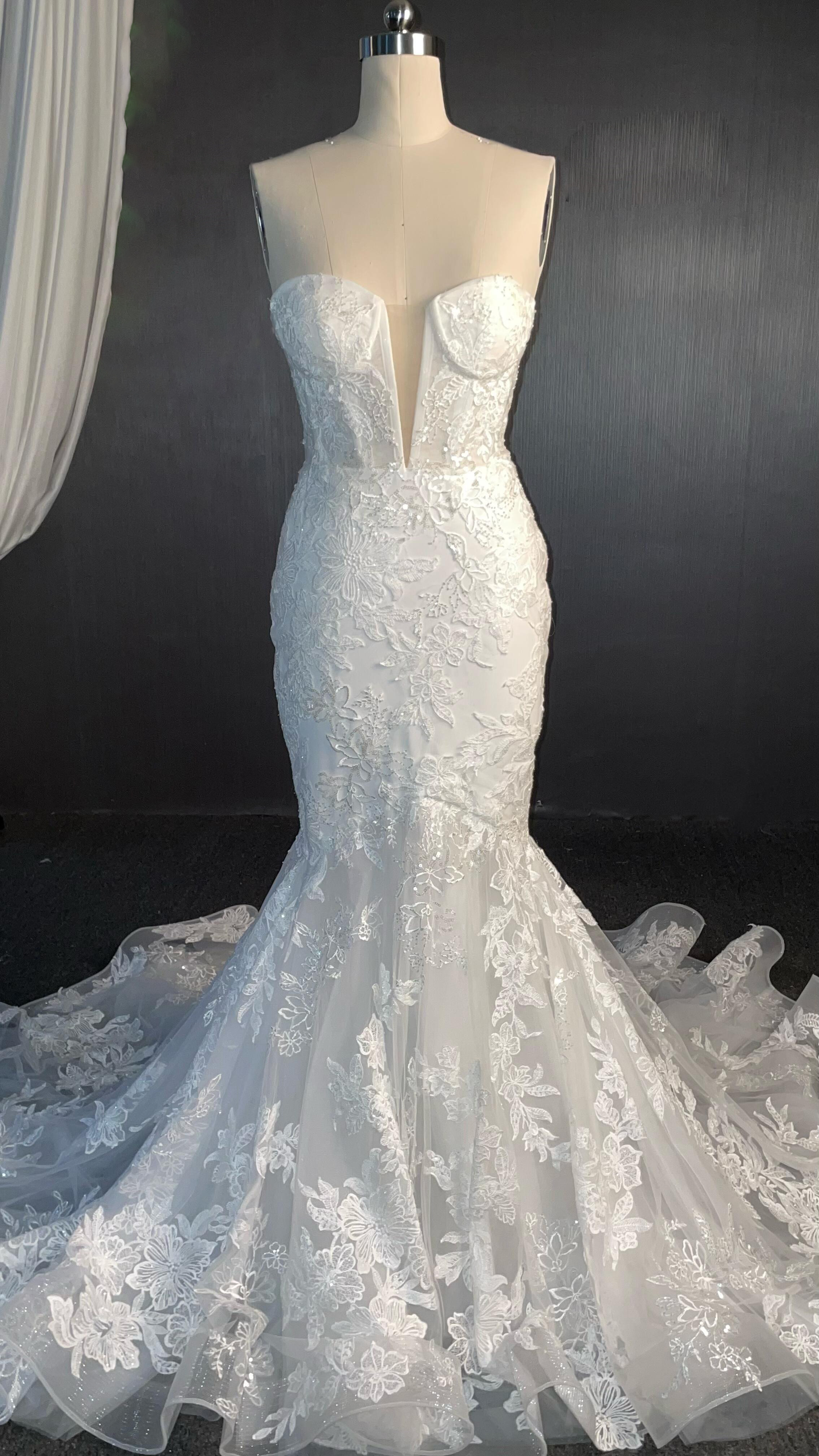 上品　チャック　贅沢なお花総レース　チュール　レーススカート　タイトスカート　ビスチェライン　お呼ばれ披露宴花嫁挙式