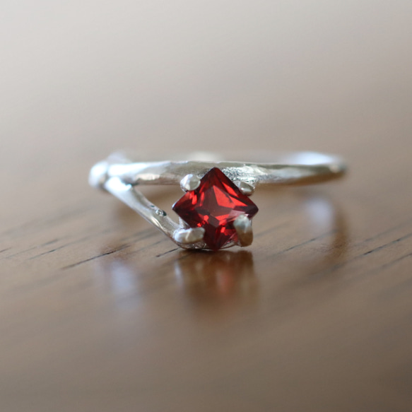 (925銀) 公主方形石榴石雙向耳骨夾/尾戒 (4毫米) 第1張的照片