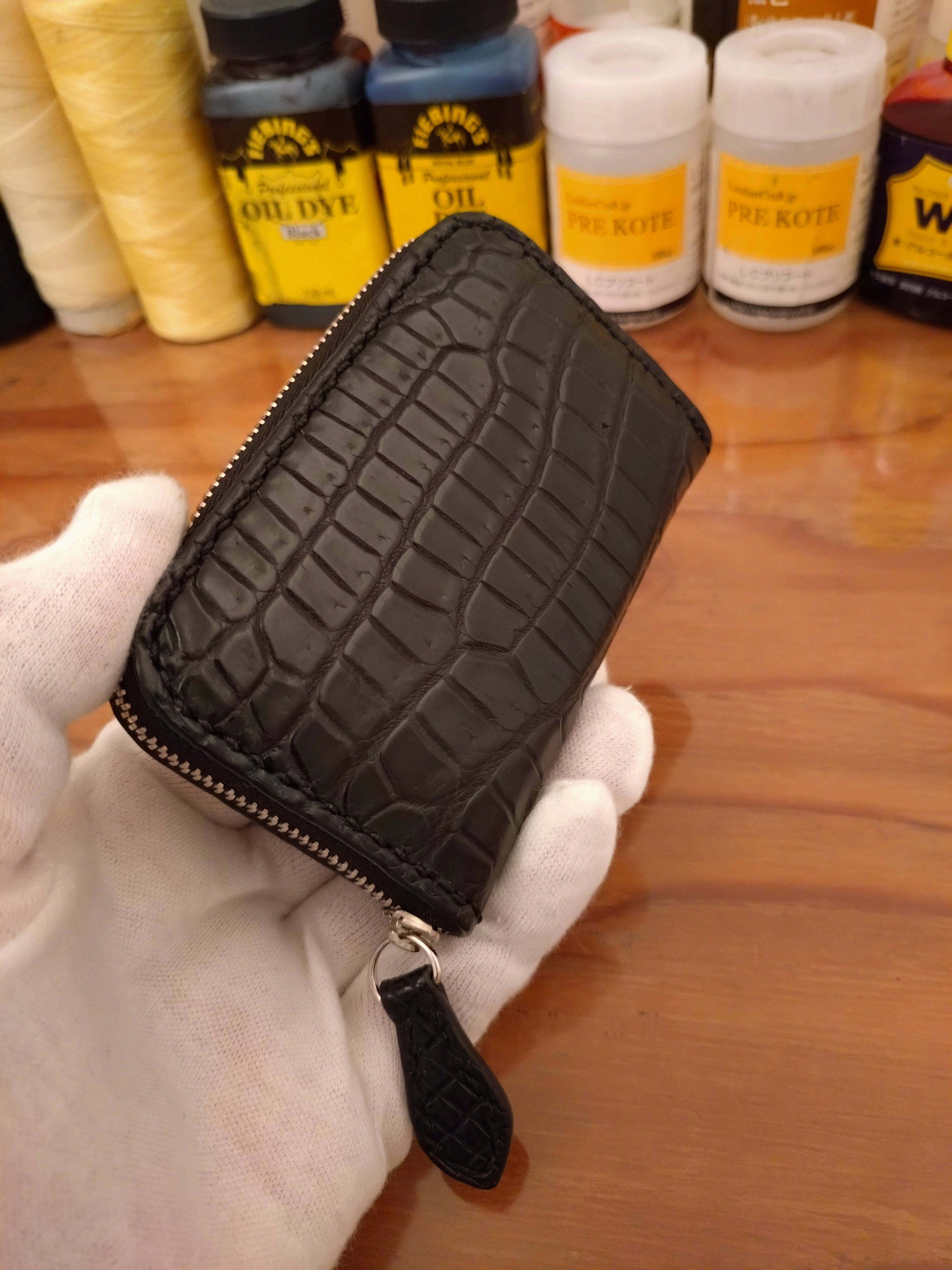 【オーダー】クロコダイル本革で作る総手縫いのコインケースブラック×内装キャメルヌメ革