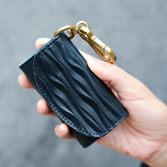 送料無料 栃木レザー キャニオン 型押し 日本製 カラビナ 付き キーケース コインケース PAOLO ネイビー 本革 1枚目の画像