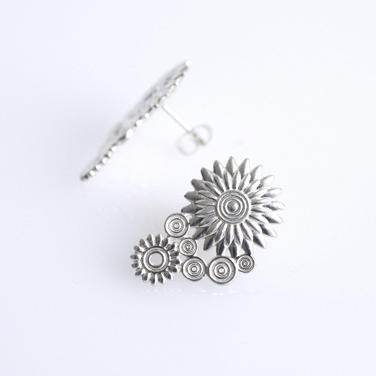 Silverスタッドピアス　SOL（ソル）