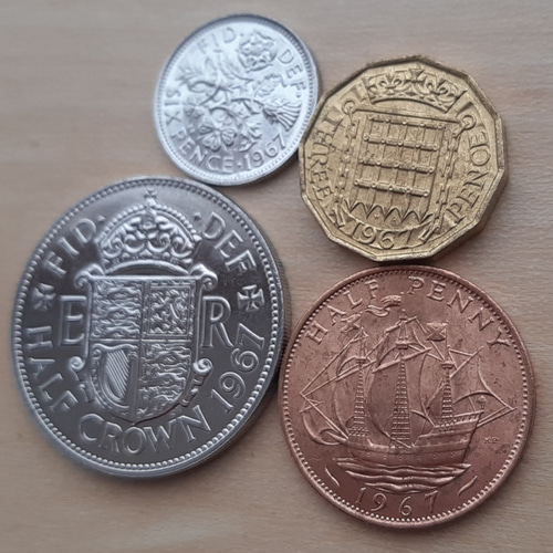1967年発行のエリザベス女王肖像の旧貨幣セット。 イギリス