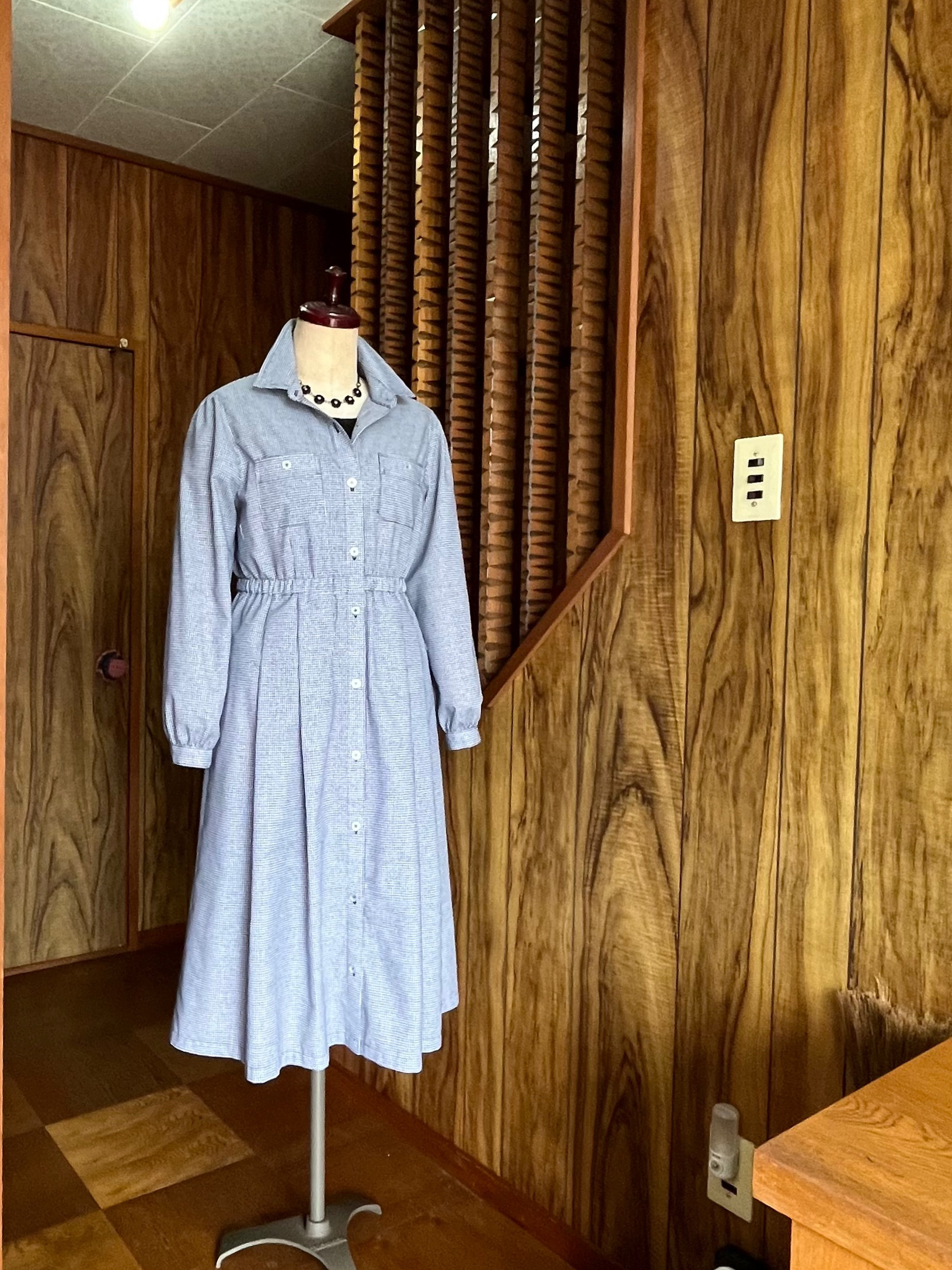 シャツカラーのワンピース