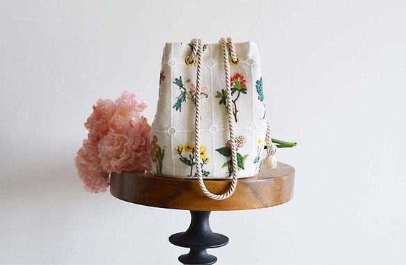 数量限定! フラワー刺繍 2way ポシェットマリンバッグ　エクリュホワイト　ミニショルダー　ボタニカル 1枚目の画像