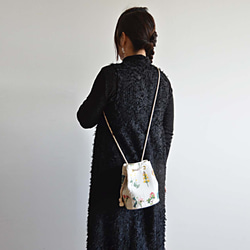 数量限定! フラワー刺繍 2way ポシェットマリンバッグ　エクリュホワイト　ミニショルダー　ボタニカル 3枚目の画像