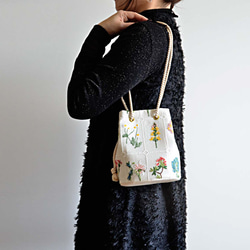 数量限定! フラワー刺繍 2way ポシェットマリンバッグ　エクリュホワイト　ミニショルダー　ボタニカル 2枚目の画像