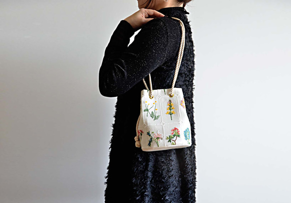 数量限定! フラワー刺繍 2way ポシェットマリンバッグ　エクリュホワイト　ミニショルダー　ボタニカル 2枚目の画像