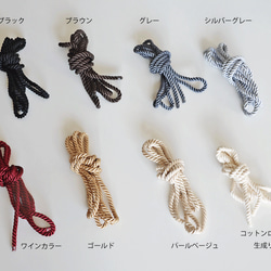 數量有限！黑色花卉刺繡兩用手拿包，配有迷你單肩包和植物圖案 第17張的照片