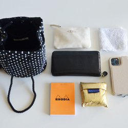 數量有限！黑色花卉刺繡兩用手拿包，配有迷你單肩包和植物圖案 第16張的照片