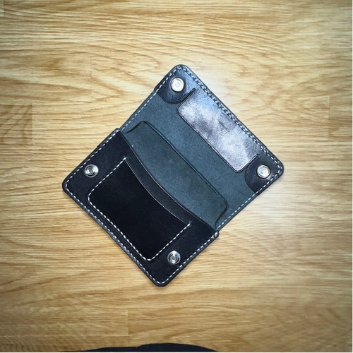 ミドルトラッカーウォレット/栃木レザー/黒色/ステッチ白色/フルハンドメイド ミドルトラッカーウォレット/栃木レザー/黒色/ステッチ白色/フル