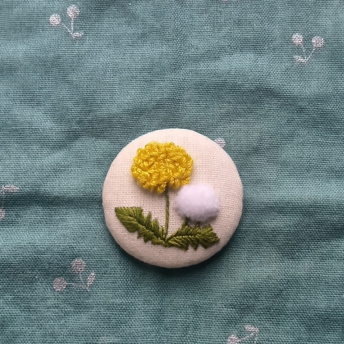 受注製作】たんぽぽの刺繍ブローチ タンポポ 綿毛 ブローチ haniho