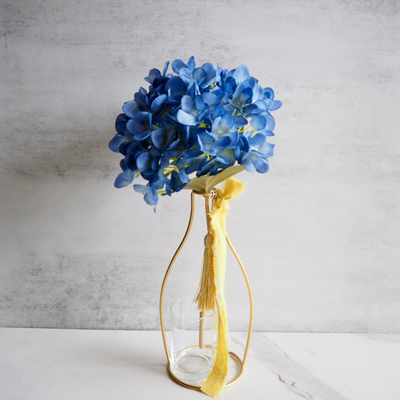 花瓶ブルーグリーンの深い色の鮮やかな花瓶です。お部屋のインテリアに