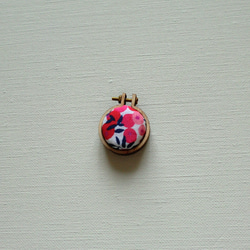 小さなニードルレスト（マグネットの針置き）リバティプリント 5枚目の画像