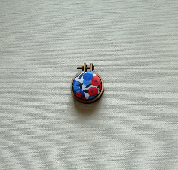 小さなニードルレスト（マグネットの針置き）リバティプリント 8枚目の画像