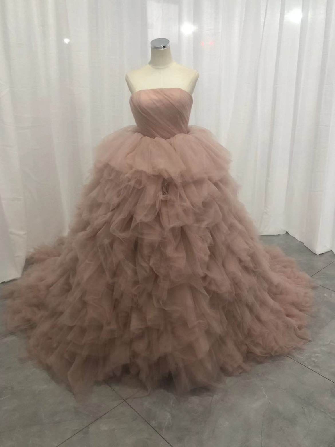カラードレス ピンク ベアトップ 柔らかく重ねたチュールスカート ファスナー 披露宴