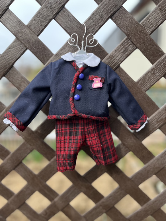 制服のリメイク小さく可愛く仕上げます 幼稚園の制服を小さく可愛くリメイク その他アート あんころりん