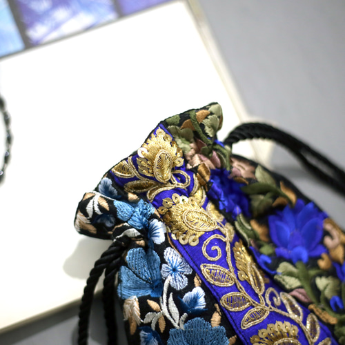 インドブレードミニ巾着ポーチ 刺繍 スパンコール ブルー サックス