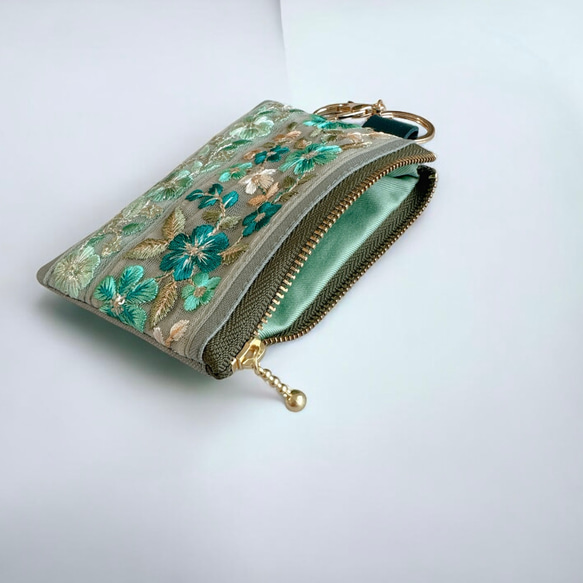 エメラルドグリーン/インド刺繍×帆布★キーホルダー付きフラットポーチ/マルチケース 6枚目の画像