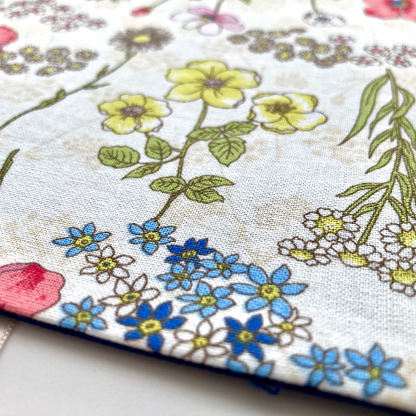 【文庫サイズ】フェミニンな野花柄のブックカバー 4枚目の画像