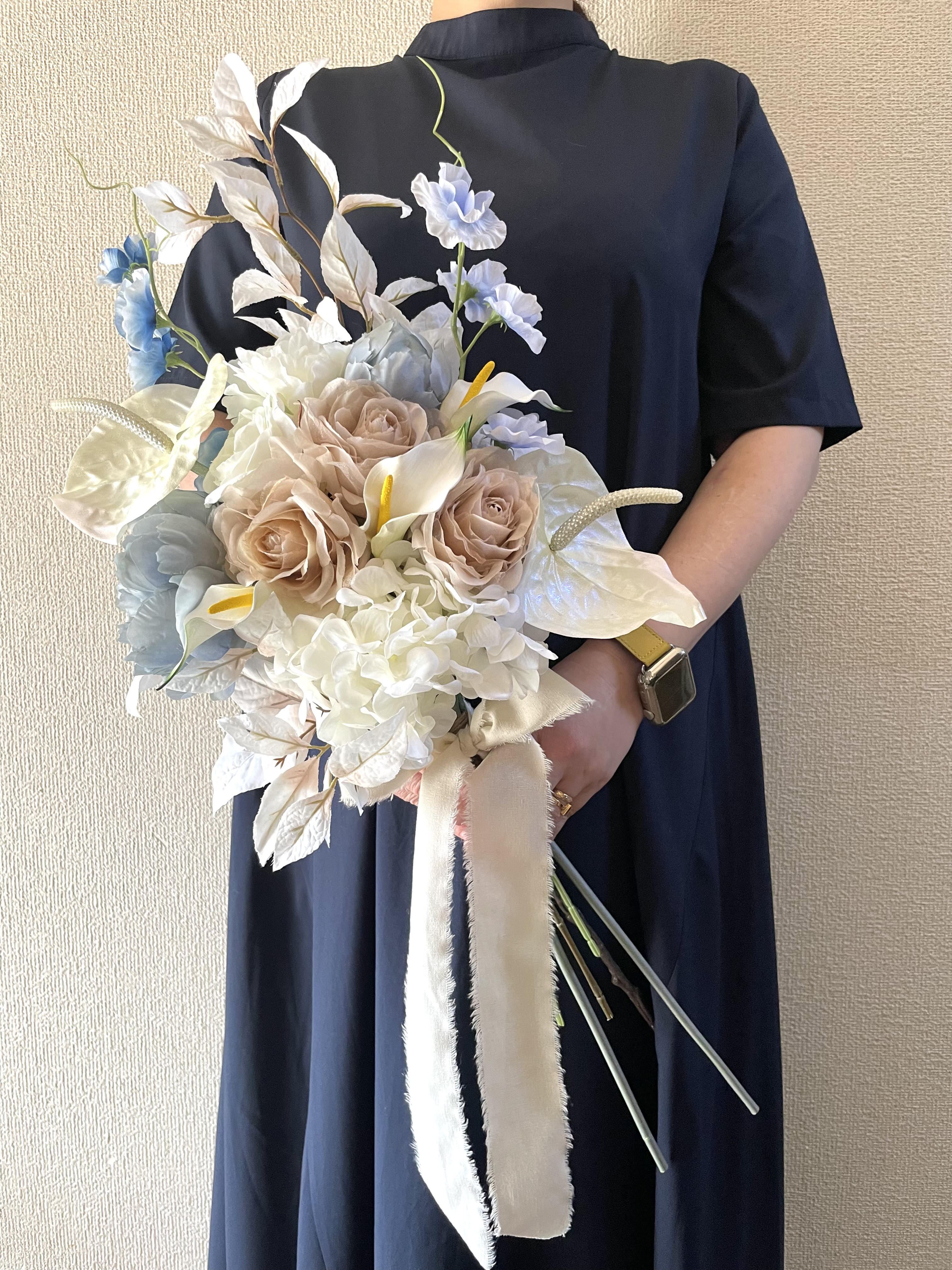 アーティフィシャルフラワー ブーケ 造花 ウエディング ホワイトとブルーのピオニーブーケ花束 前撮りアートフラワー