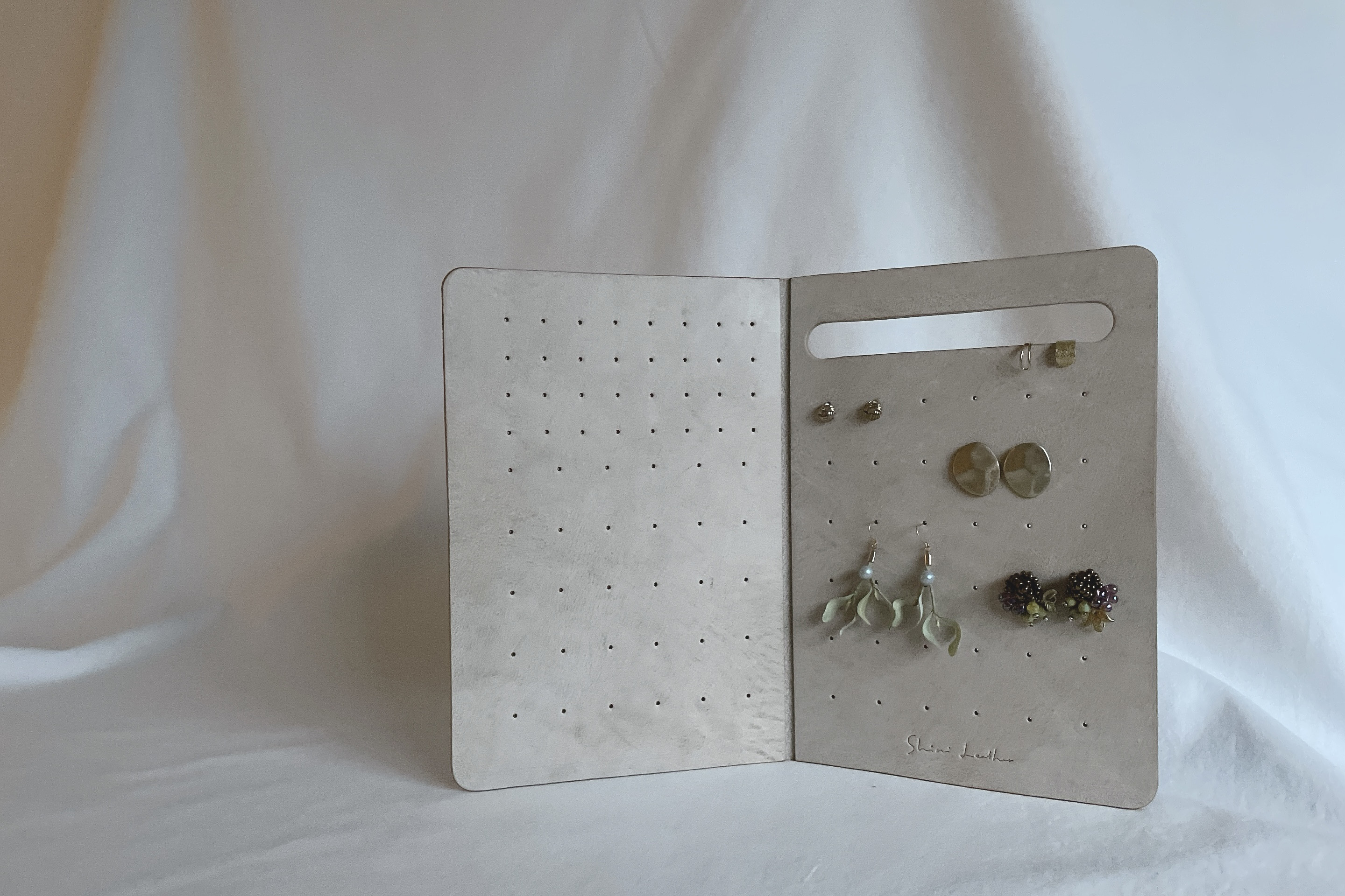 本革 ピアススタンド_ ピアススタンド アクセサリースタンド 牛革 高級イタリアンレザー タンニンレザー