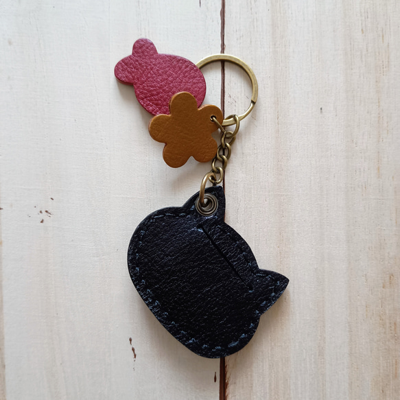 コインが入る☆黒猫 レザーチャーム　バッグチャーム　キーホルダー 3枚目の画像