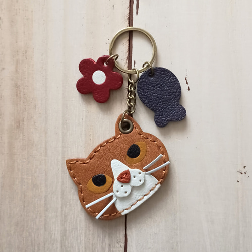 【出品9/15まで・新品未使用】 genten チャーム 茶白 ハチワレ 猫 ワクワクチャーム 茶白ハチワレ｜商品一覧 | 革財布、バッグの