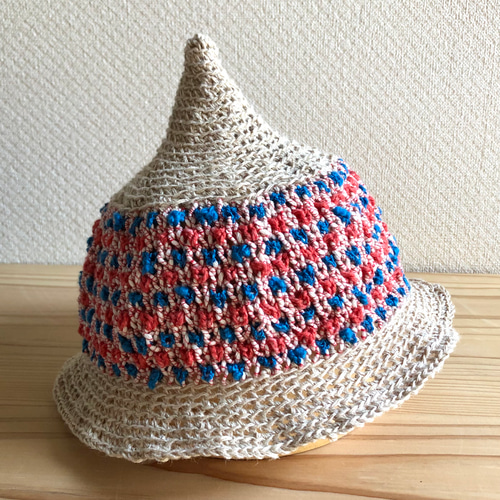 Sale‼︎【キッズサイズのとんがり帽／ミャクミャク】C145＊手編み帽子