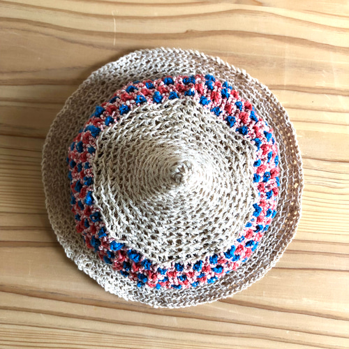 Sale‼︎【キッズサイズのとんがり帽／ミャクミャク】C145＊手編み帽子