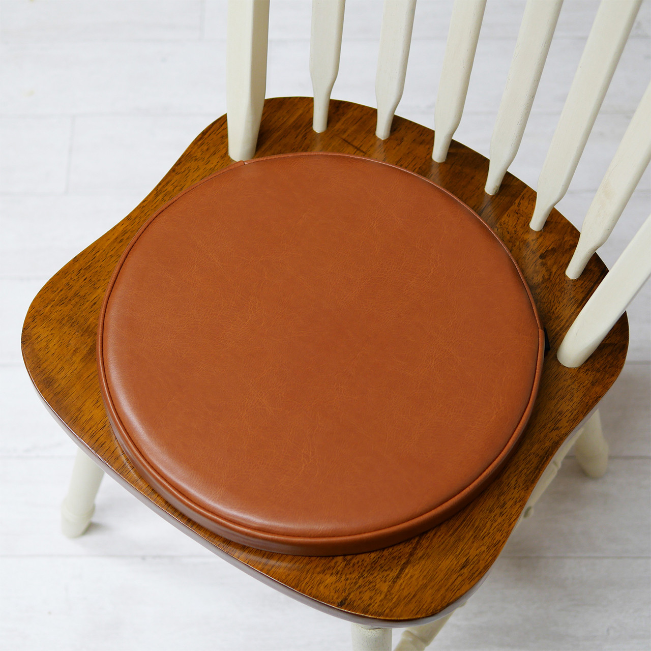 椅子用クッション(CC6736)-丸いチェアパッド・ウィンザーチェア用円形座布団・紐タブ付き‣本革調の合皮生地